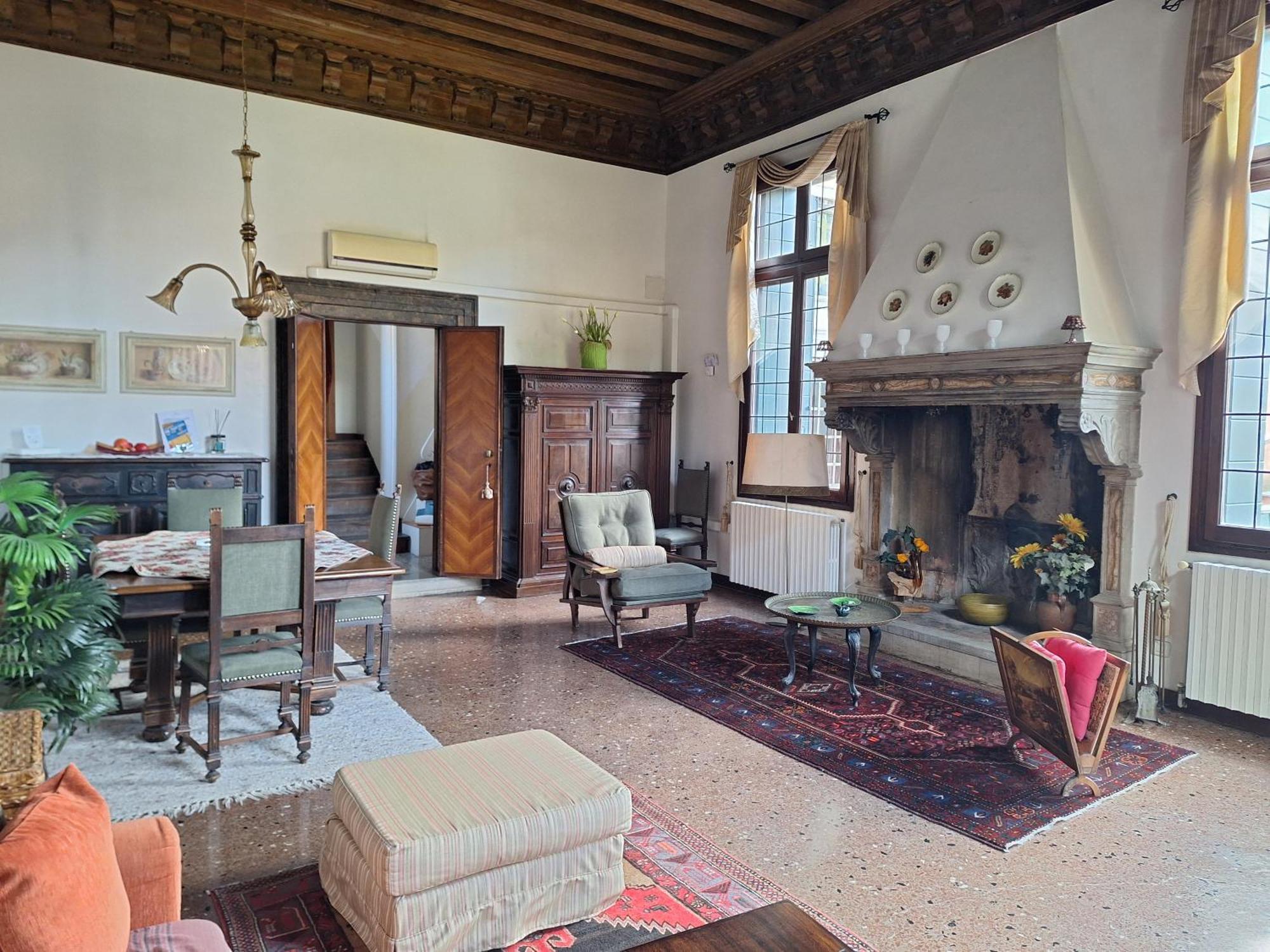 Appartamenti Inside Palazzo Foscarini Венеция Екстериор снимка