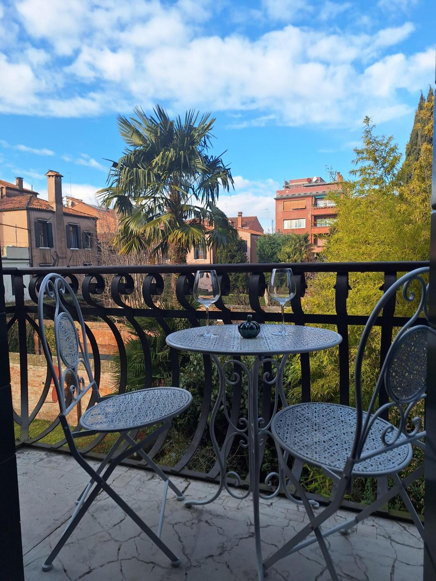 Appartamenti Inside Palazzo Foscarini Венеция Екстериор снимка
