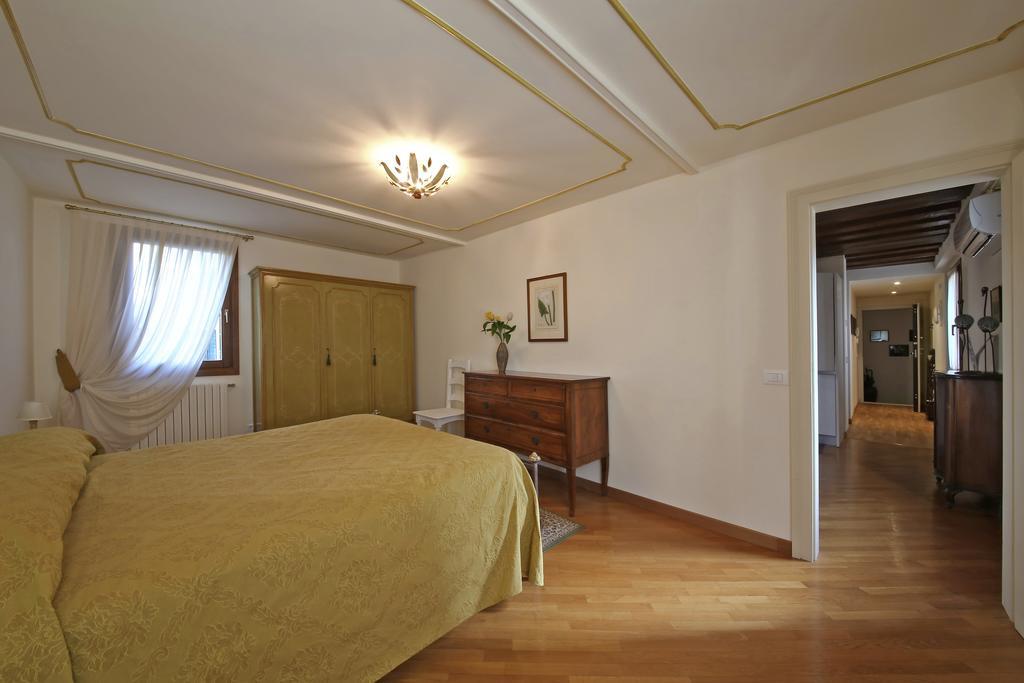 Appartamenti Inside Palazzo Foscarini Венеция Екстериор снимка