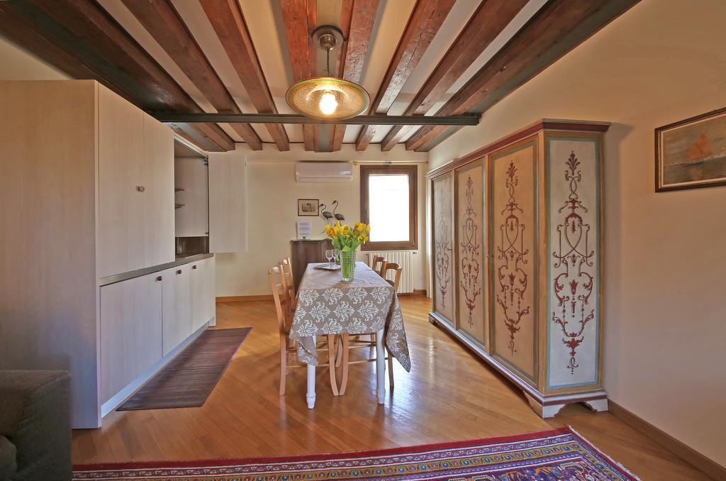Appartamenti Inside Palazzo Foscarini Венеция Екстериор снимка