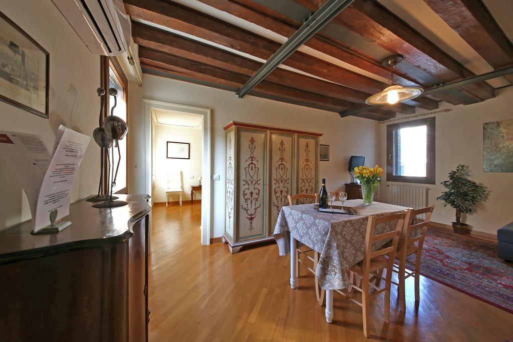 Appartamenti Inside Palazzo Foscarini Венеция Екстериор снимка