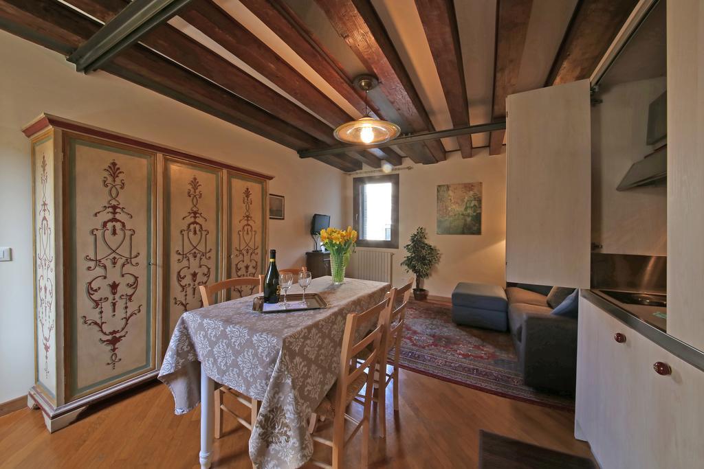 Appartamenti Inside Palazzo Foscarini Венеция Екстериор снимка
