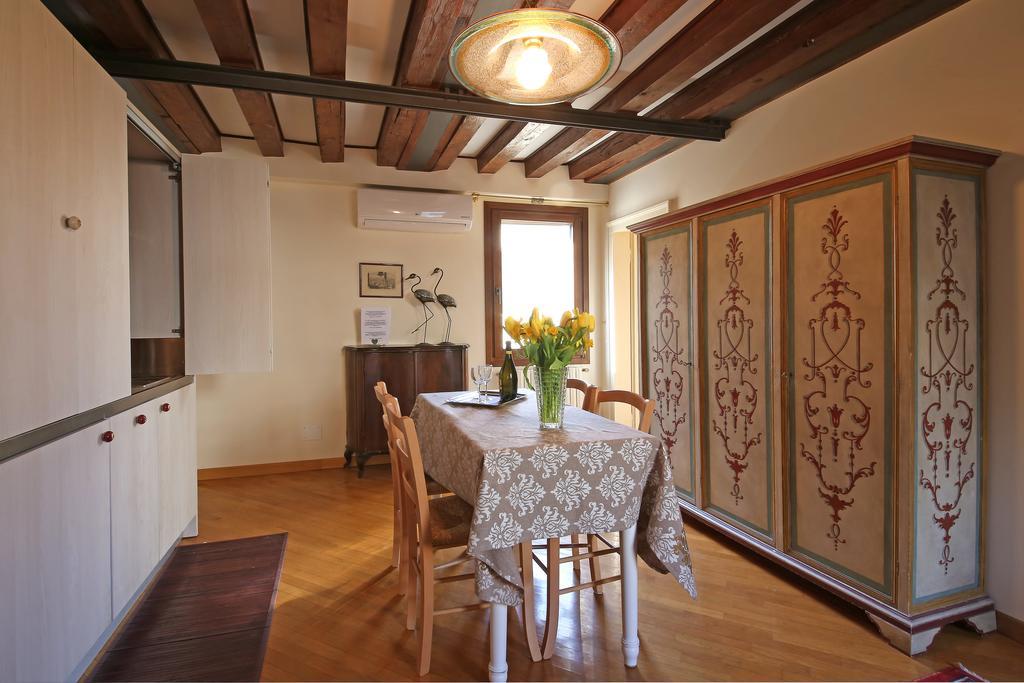 Appartamenti Inside Palazzo Foscarini Венеция Екстериор снимка