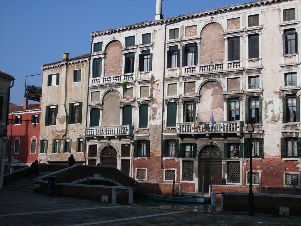 Appartamenti Inside Palazzo Foscarini Венеция Екстериор снимка