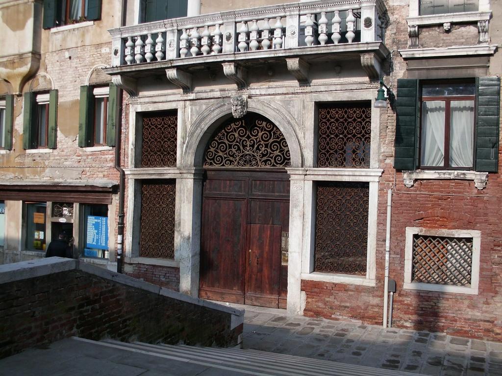 Appartamenti Inside Palazzo Foscarini Венеция Екстериор снимка