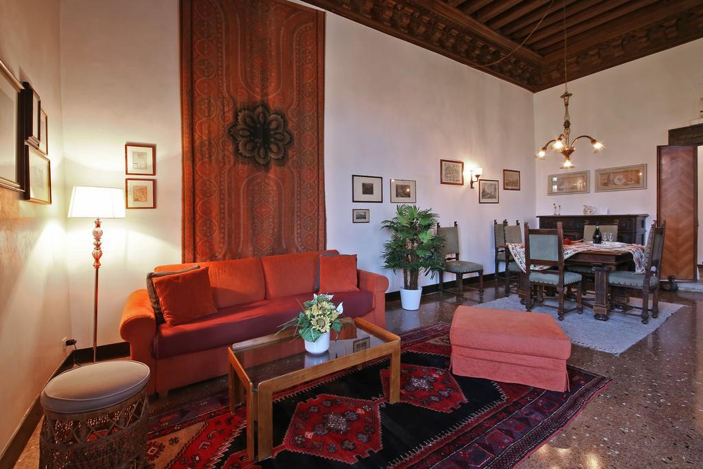 Appartamenti Inside Palazzo Foscarini Венеция Екстериор снимка