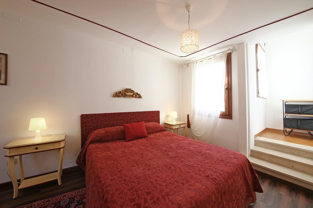 Appartamenti Inside Palazzo Foscarini Венеция Екстериор снимка