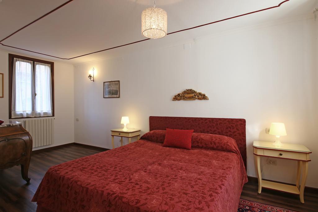 Appartamenti Inside Palazzo Foscarini Венеция Екстериор снимка