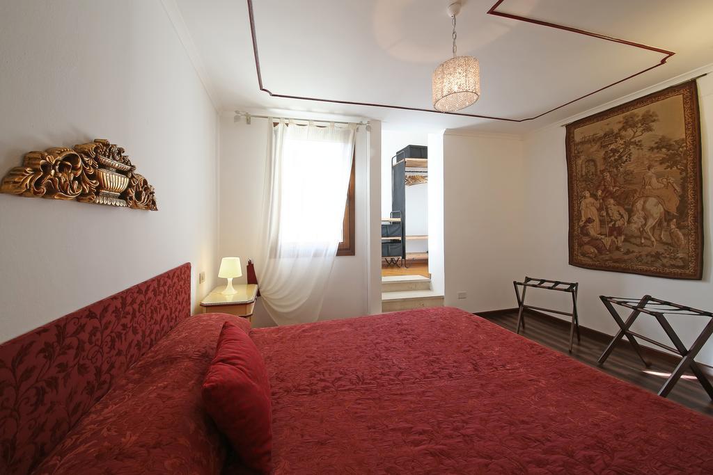 Appartamenti Inside Palazzo Foscarini Венеция Екстериор снимка