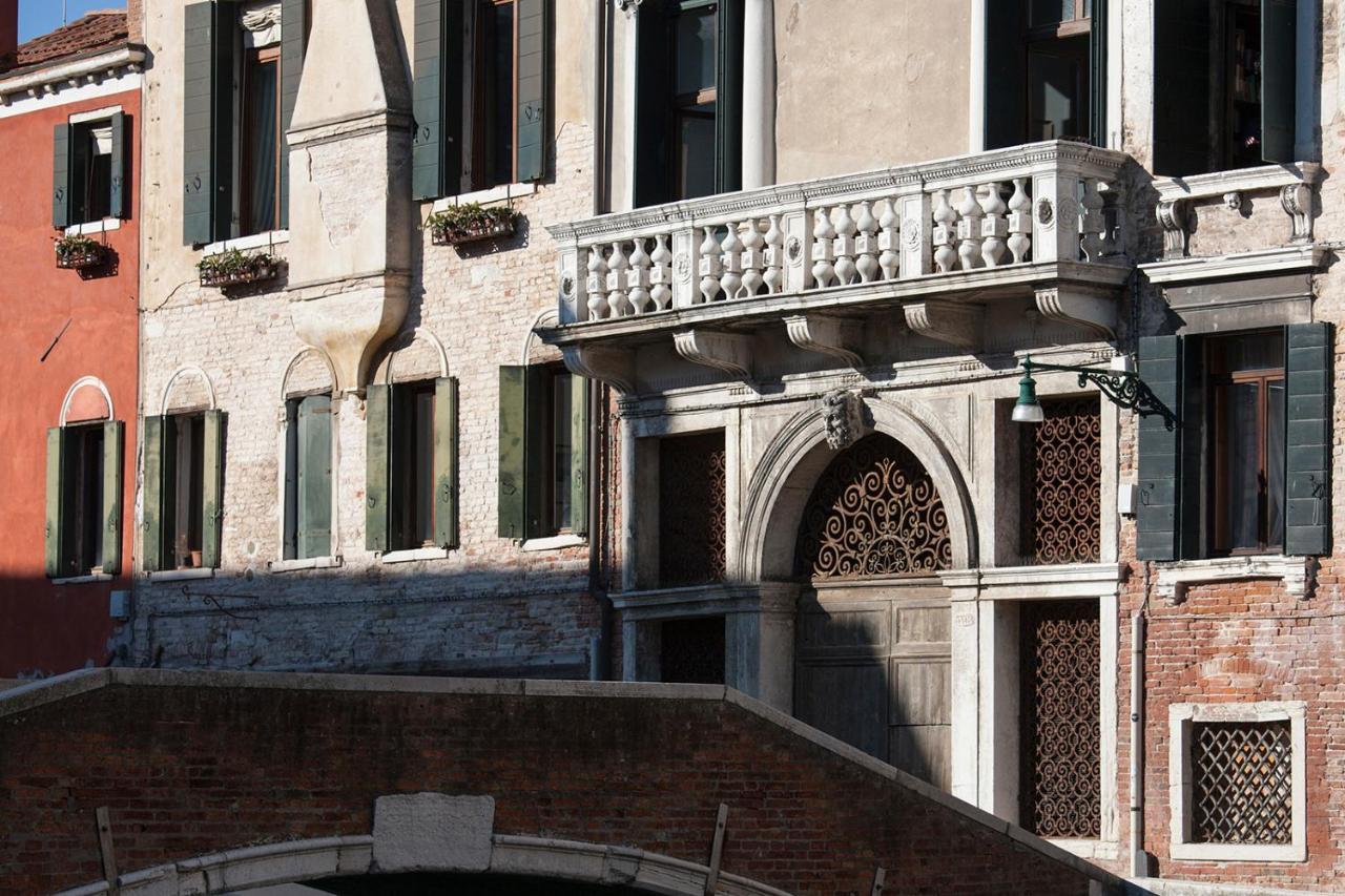 Appartamenti Inside Palazzo Foscarini Венеция Екстериор снимка